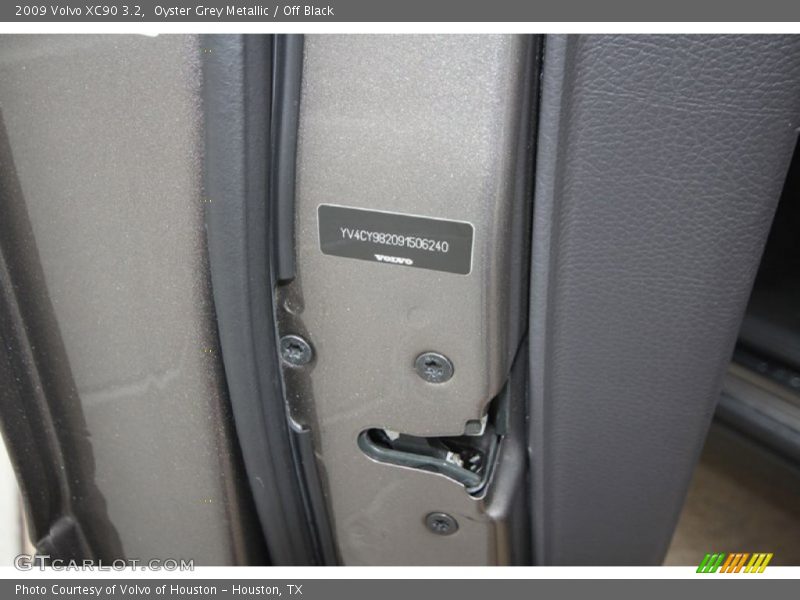 Oyster Grey Metallic / Off Black 2009 Volvo XC90 3.2
