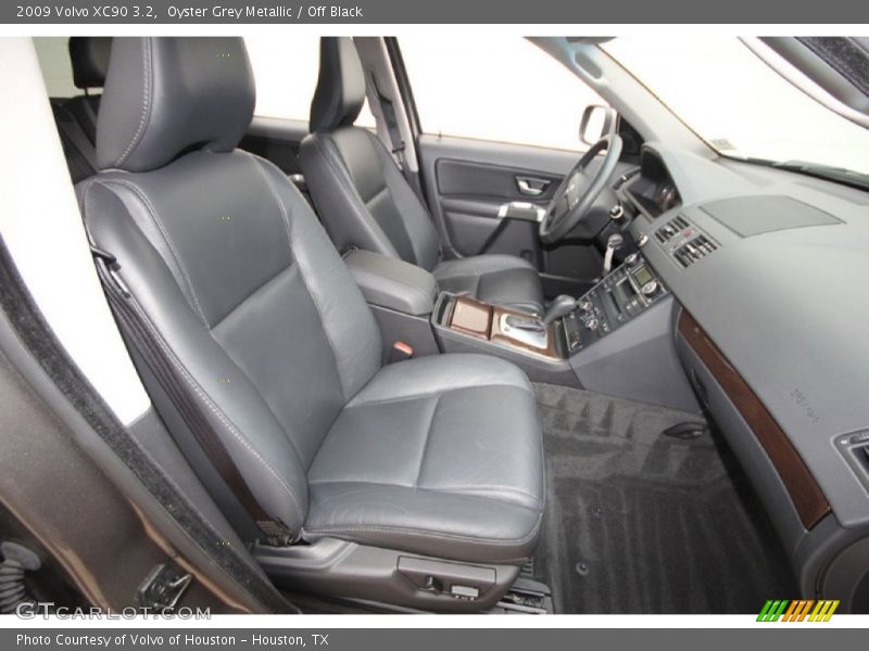 Front Seat of 2009 XC90 3.2