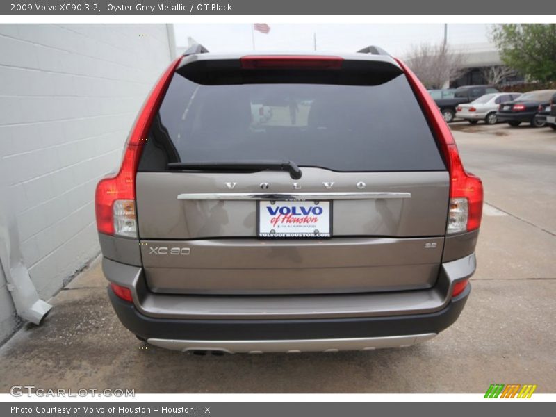 Oyster Grey Metallic / Off Black 2009 Volvo XC90 3.2