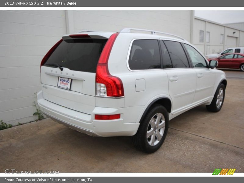 Ice White / Beige 2013 Volvo XC90 3.2