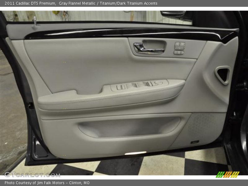 Gray Flannel Metallic / Titanium/Dark Titanium Accents 2011 Cadillac DTS Premium