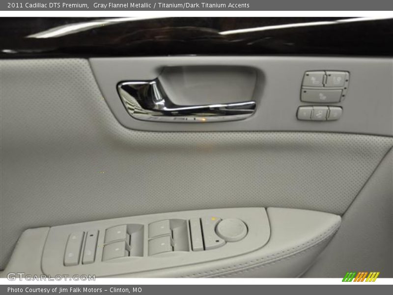 Gray Flannel Metallic / Titanium/Dark Titanium Accents 2011 Cadillac DTS Premium