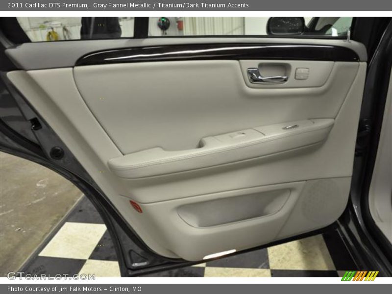 Gray Flannel Metallic / Titanium/Dark Titanium Accents 2011 Cadillac DTS Premium