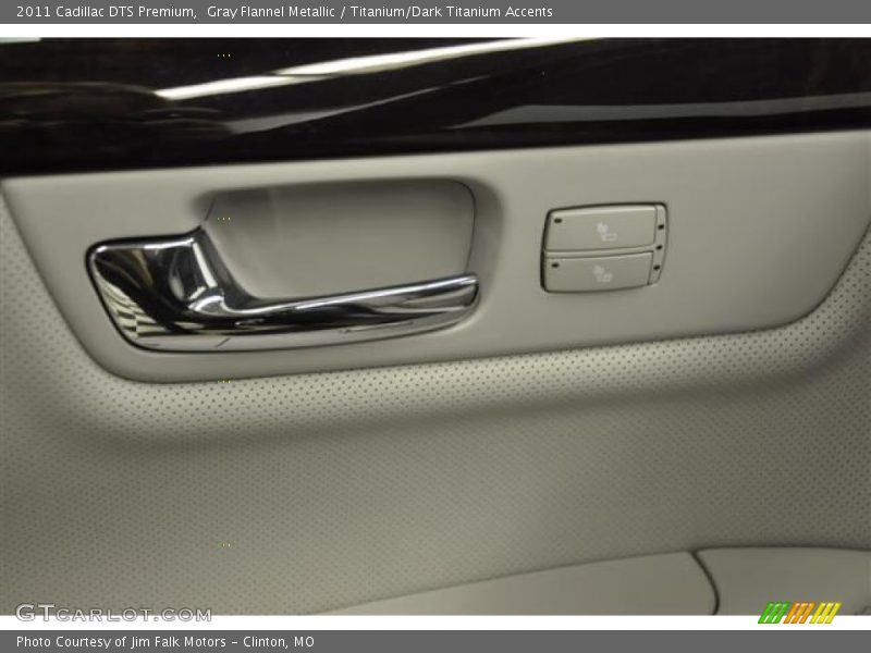 Gray Flannel Metallic / Titanium/Dark Titanium Accents 2011 Cadillac DTS Premium