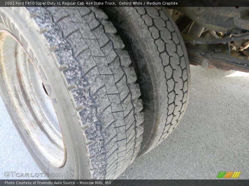 Oxford White / Medium Graphite 2001 Ford F450 Super Duty XL Regular Cab 4x4 Stake Truck