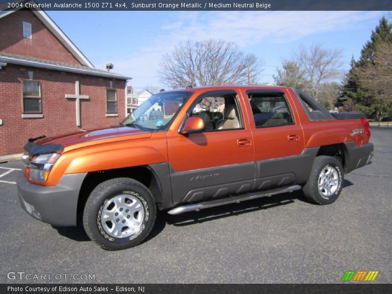 Front 3/4 View of 2004 Avalanche 1500 Z71 4x4