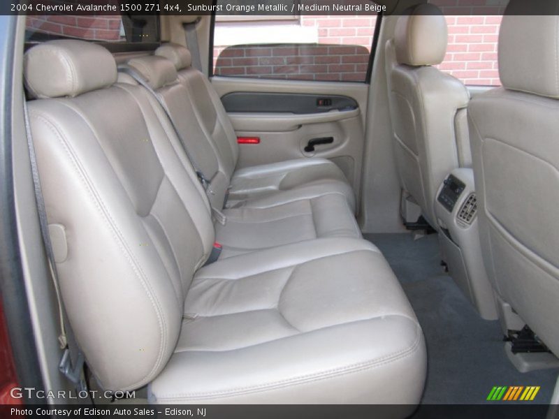 Sunburst Orange Metallic / Medium Neutral Beige 2004 Chevrolet Avalanche 1500 Z71 4x4