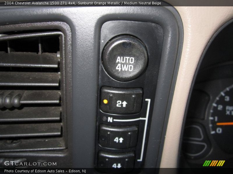 Sunburst Orange Metallic / Medium Neutral Beige 2004 Chevrolet Avalanche 1500 Z71 4x4