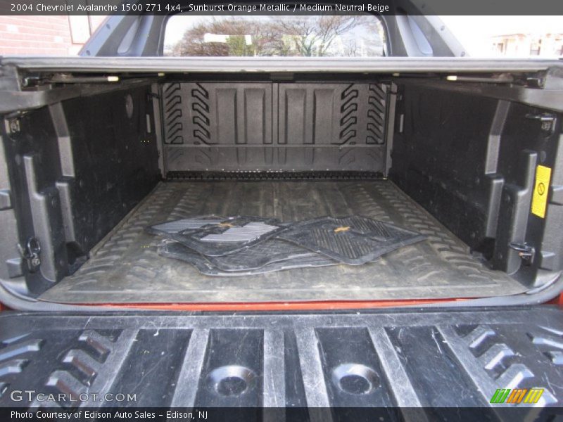 Sunburst Orange Metallic / Medium Neutral Beige 2004 Chevrolet Avalanche 1500 Z71 4x4