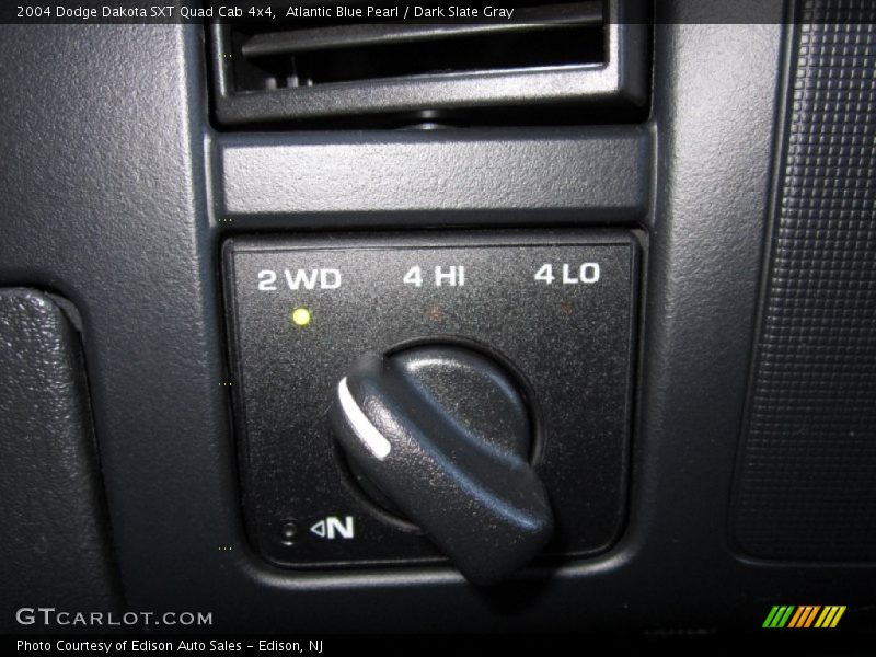 Atlantic Blue Pearl / Dark Slate Gray 2004 Dodge Dakota SXT Quad Cab 4x4