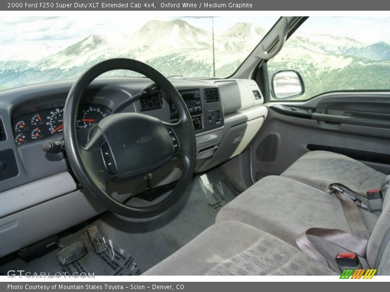 Dashboard of 2000 F250 Super Duty XLT Extended Cab 4x4