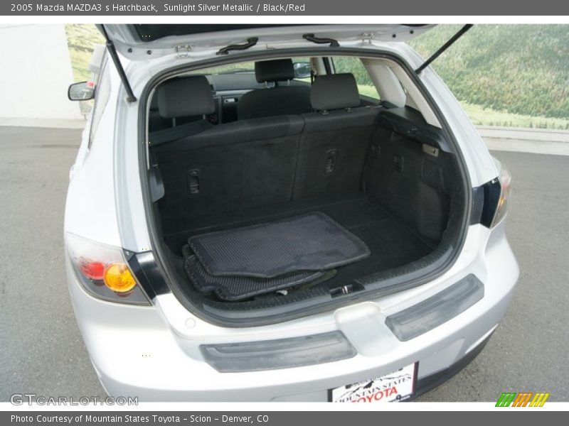 Sunlight Silver Metallic / Black/Red 2005 Mazda MAZDA3 s Hatchback