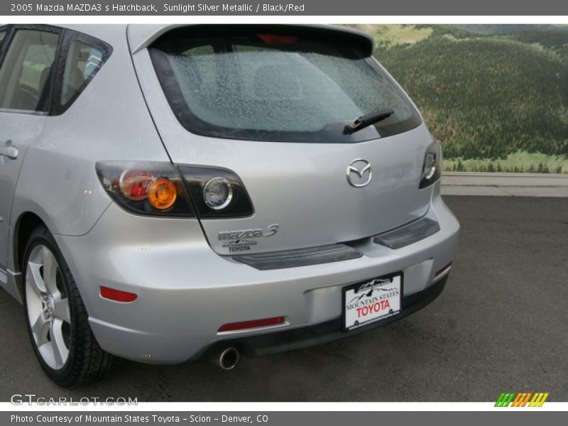 Sunlight Silver Metallic / Black/Red 2005 Mazda MAZDA3 s Hatchback