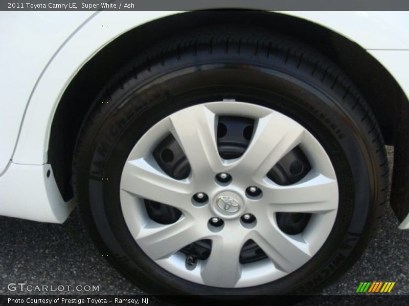 Super White / Ash 2011 Toyota Camry LE
