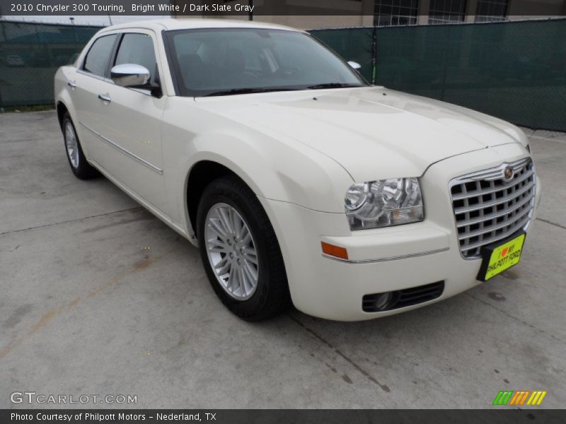 Bright White / Dark Slate Gray 2010 Chrysler 300 Touring