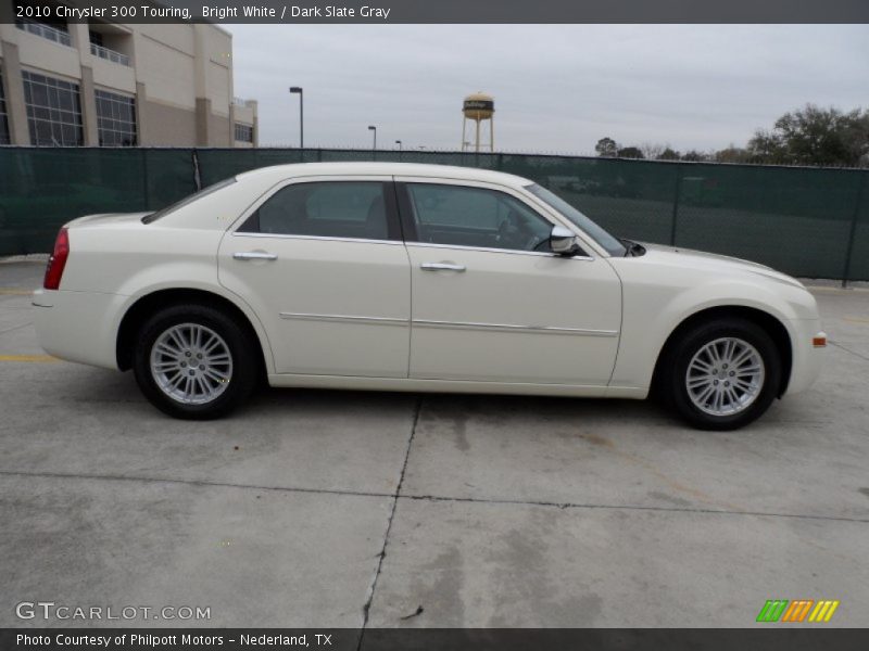 Bright White / Dark Slate Gray 2010 Chrysler 300 Touring