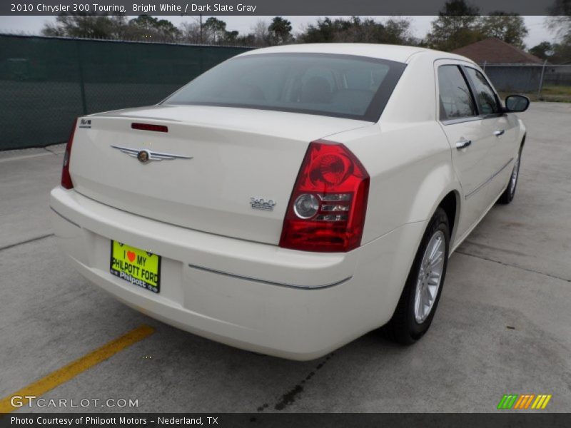 Bright White / Dark Slate Gray 2010 Chrysler 300 Touring