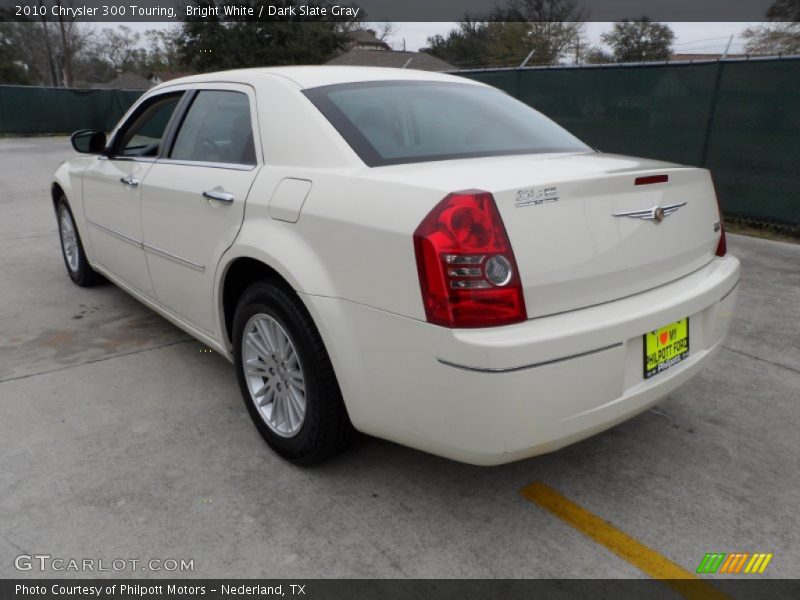 Bright White / Dark Slate Gray 2010 Chrysler 300 Touring