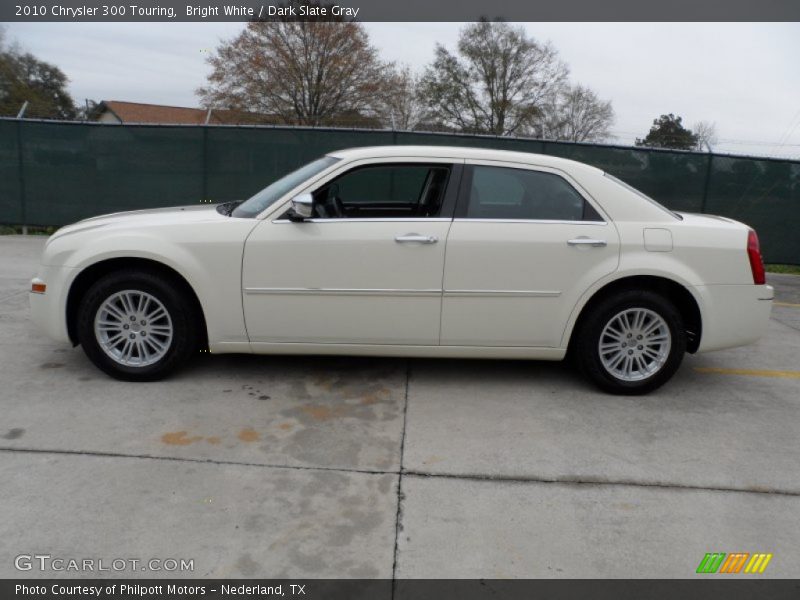 Bright White / Dark Slate Gray 2010 Chrysler 300 Touring