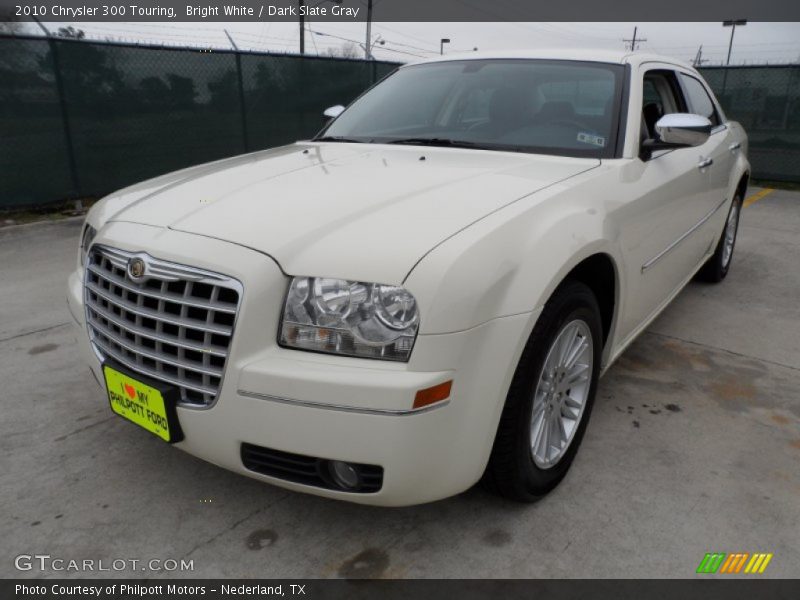 Bright White / Dark Slate Gray 2010 Chrysler 300 Touring