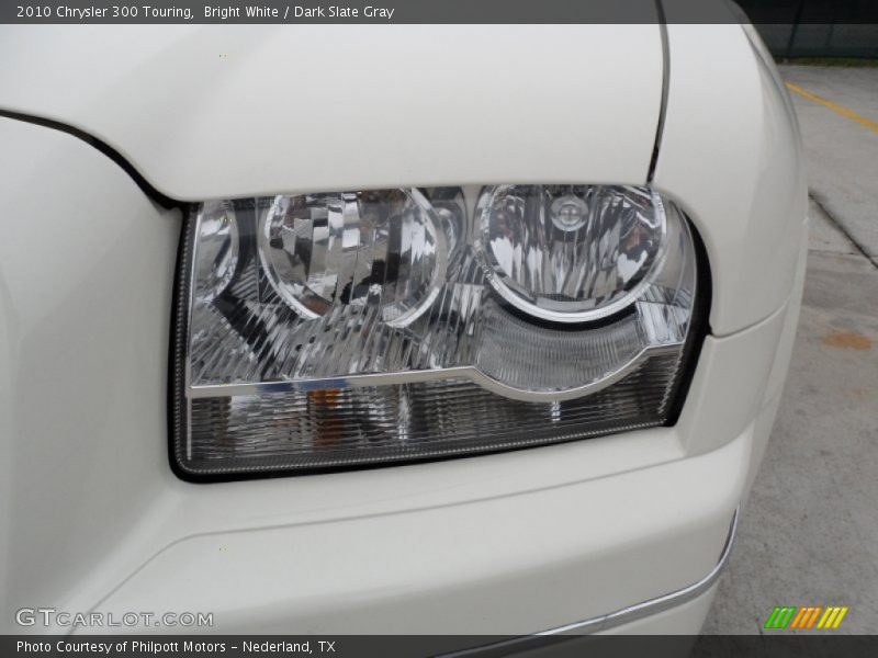 Bright White / Dark Slate Gray 2010 Chrysler 300 Touring