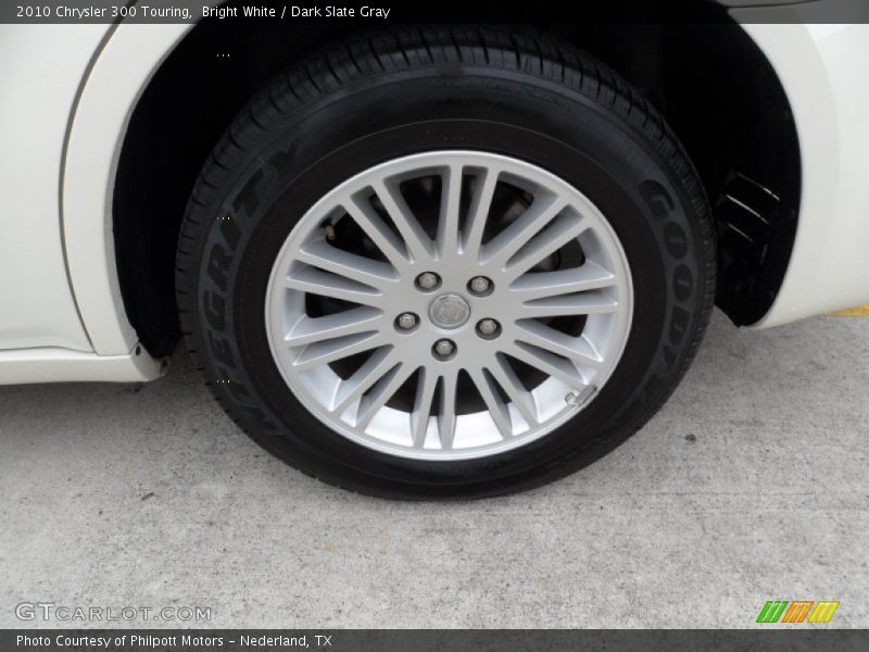 Bright White / Dark Slate Gray 2010 Chrysler 300 Touring