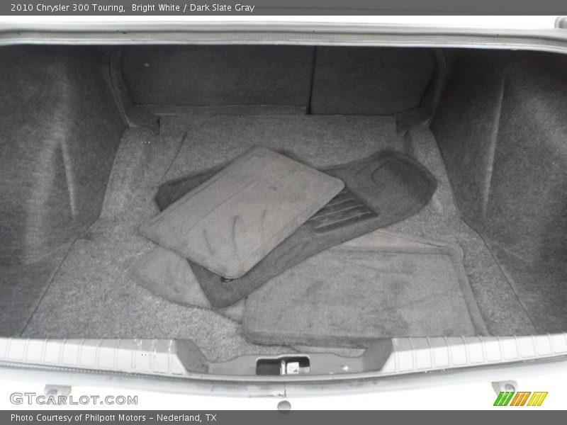 Bright White / Dark Slate Gray 2010 Chrysler 300 Touring