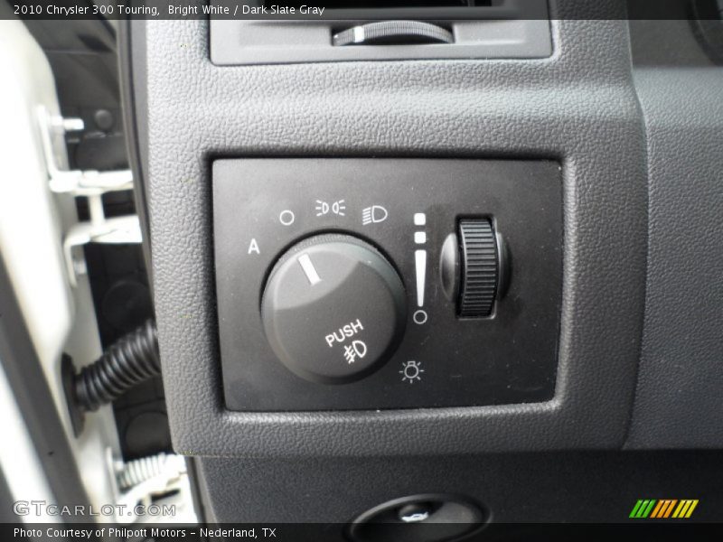 Bright White / Dark Slate Gray 2010 Chrysler 300 Touring
