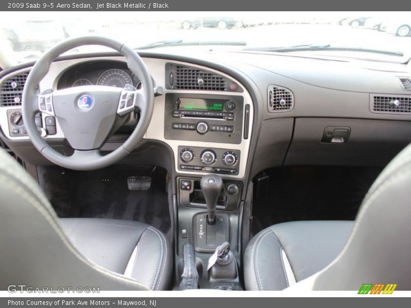 Dashboard of 2009 9-5 Aero Sedan