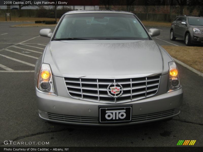 Light Platinum / Ebony 2008 Cadillac DTS