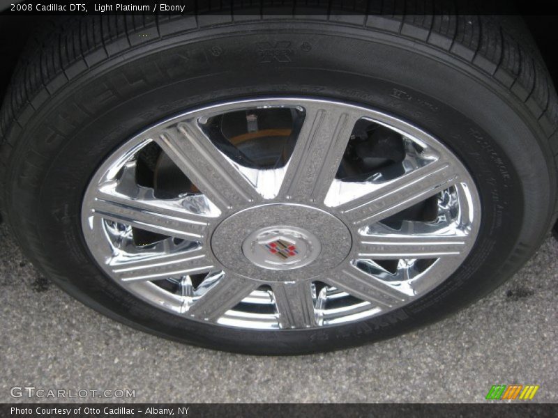 Light Platinum / Ebony 2008 Cadillac DTS