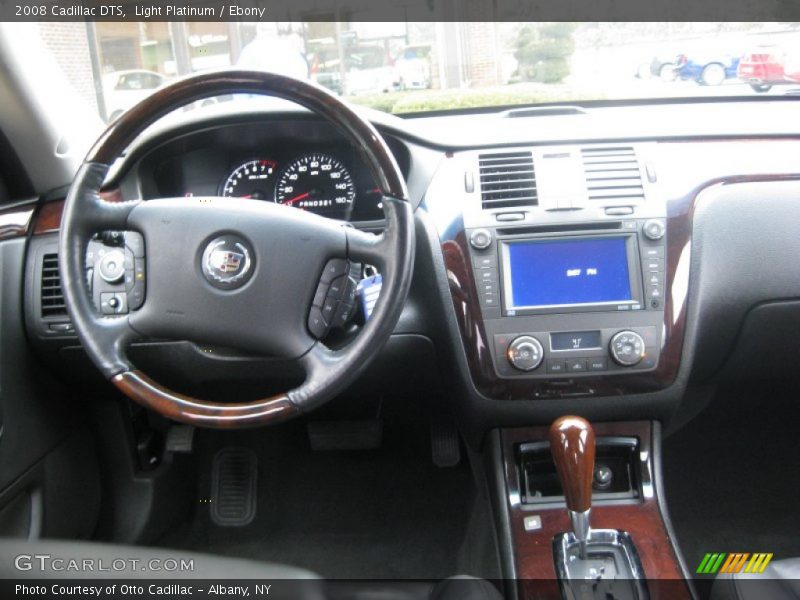 Light Platinum / Ebony 2008 Cadillac DTS
