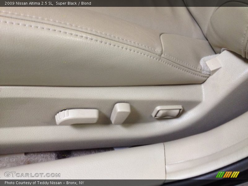Super Black / Blond 2009 Nissan Altima 2.5 SL