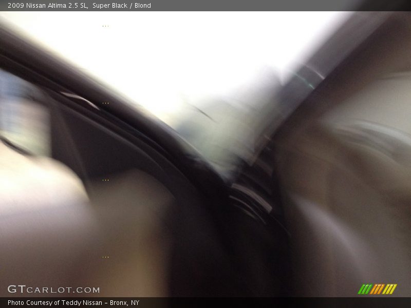 Super Black / Blond 2009 Nissan Altima 2.5 SL