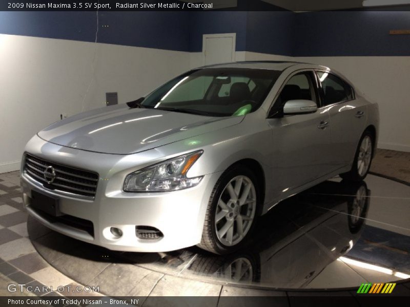 Radiant Silver Metallic / Charcoal 2009 Nissan Maxima 3.5 SV Sport