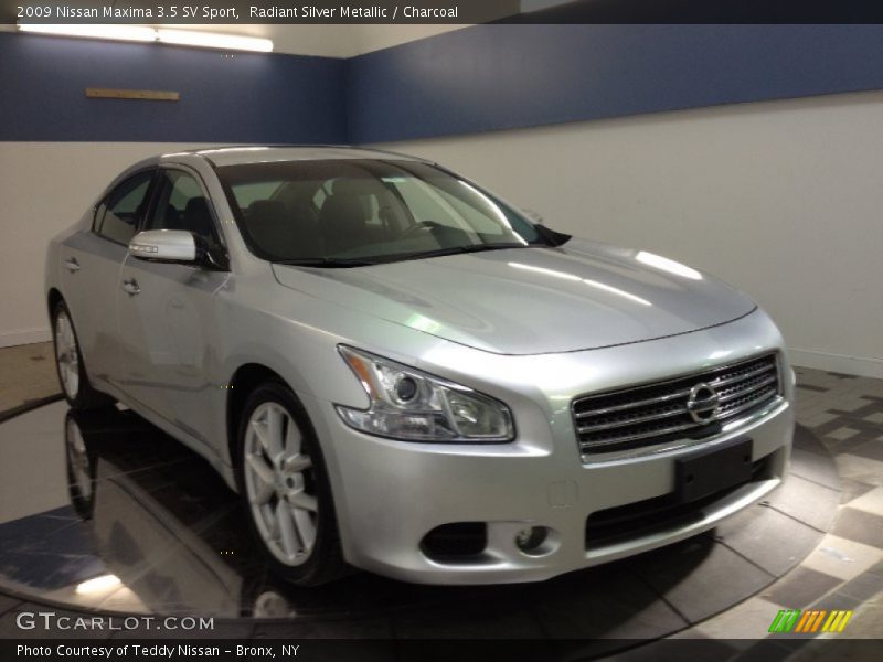 Radiant Silver Metallic / Charcoal 2009 Nissan Maxima 3.5 SV Sport