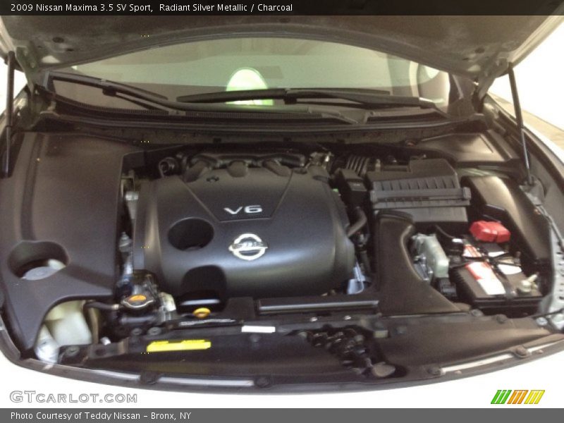 Radiant Silver Metallic / Charcoal 2009 Nissan Maxima 3.5 SV Sport