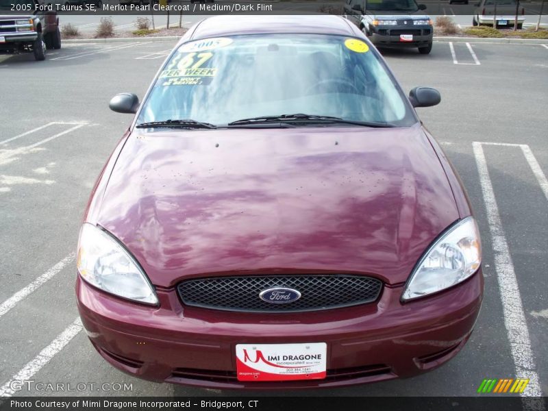 Merlot Pearl Clearcoat / Medium/Dark Flint 2005 Ford Taurus SE