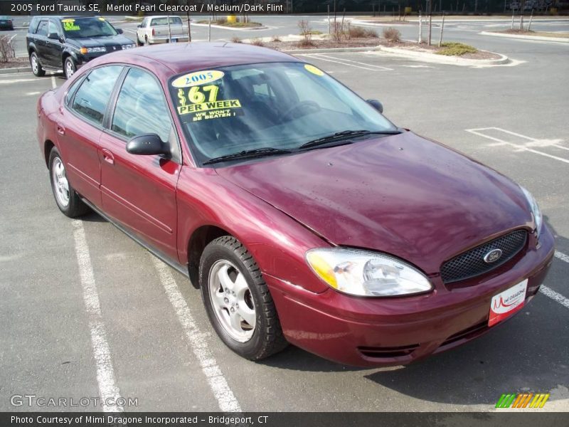 Merlot Pearl Clearcoat / Medium/Dark Flint 2005 Ford Taurus SE