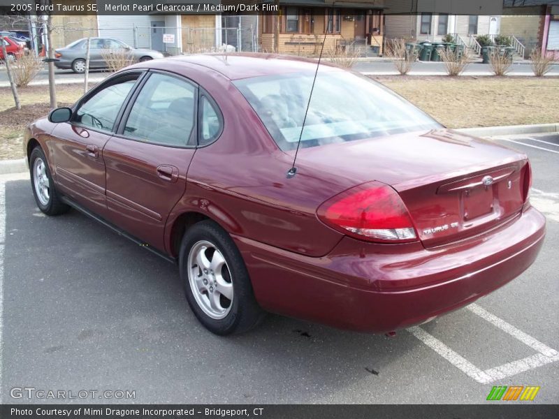 Merlot Pearl Clearcoat / Medium/Dark Flint 2005 Ford Taurus SE