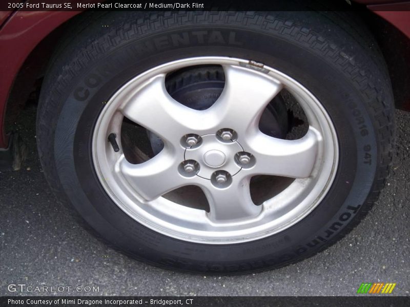 Merlot Pearl Clearcoat / Medium/Dark Flint 2005 Ford Taurus SE