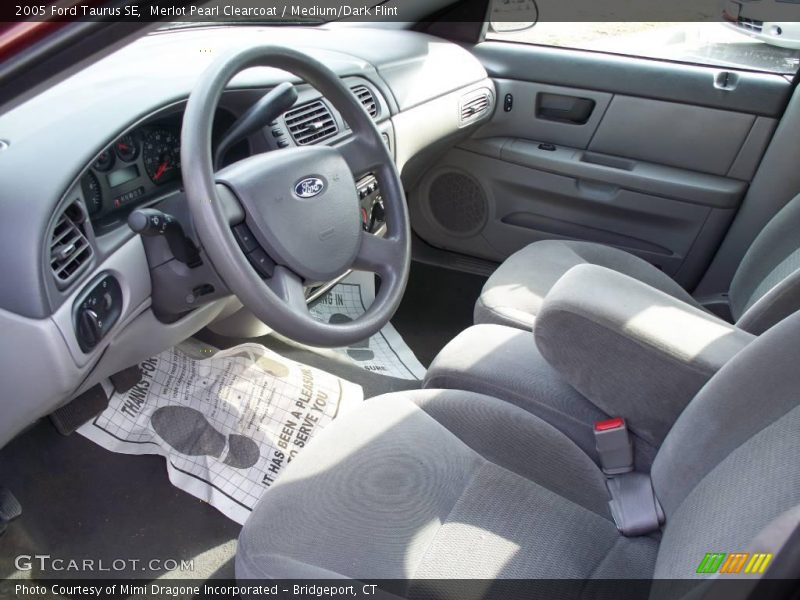 Merlot Pearl Clearcoat / Medium/Dark Flint 2005 Ford Taurus SE