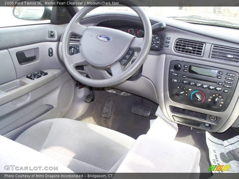 Merlot Pearl Clearcoat / Medium/Dark Flint 2005 Ford Taurus SE