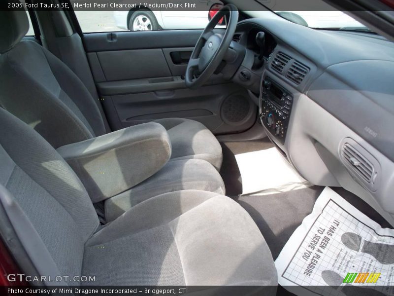 Merlot Pearl Clearcoat / Medium/Dark Flint 2005 Ford Taurus SE