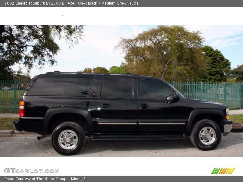 Onyx Black / Medium Gray/Neutral 2002 Chevrolet Suburban 2500 LT 4x4
