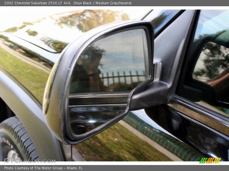 Onyx Black / Medium Gray/Neutral 2002 Chevrolet Suburban 2500 LT 4x4