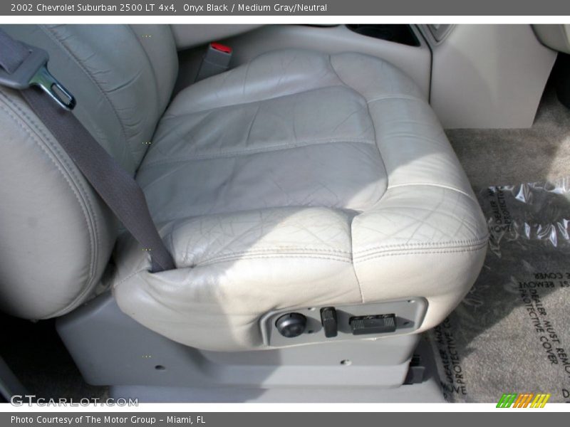 Onyx Black / Medium Gray/Neutral 2002 Chevrolet Suburban 2500 LT 4x4