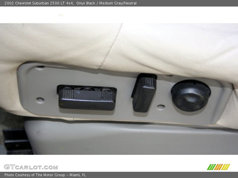 Onyx Black / Medium Gray/Neutral 2002 Chevrolet Suburban 2500 LT 4x4