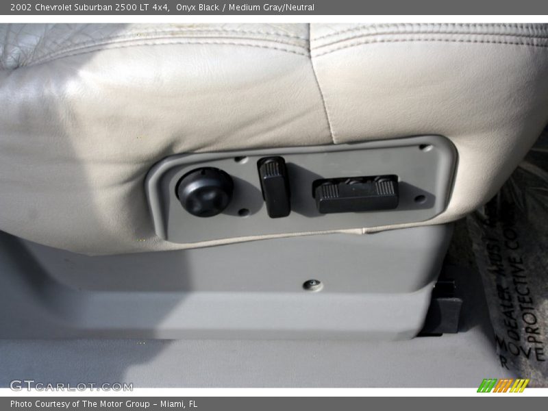 Onyx Black / Medium Gray/Neutral 2002 Chevrolet Suburban 2500 LT 4x4