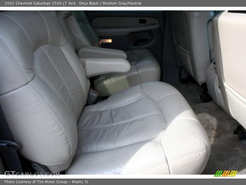 Onyx Black / Medium Gray/Neutral 2002 Chevrolet Suburban 2500 LT 4x4